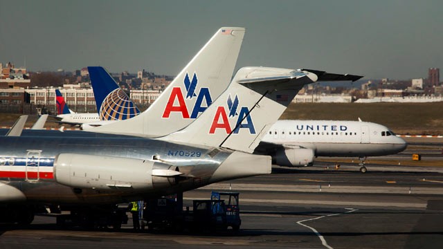 PHOTO: American Airlines Inc. and United Continental Hoildings planes taxi on the runway at LaGuardia Airport in Queens, New York, Nov. 21, 2012.