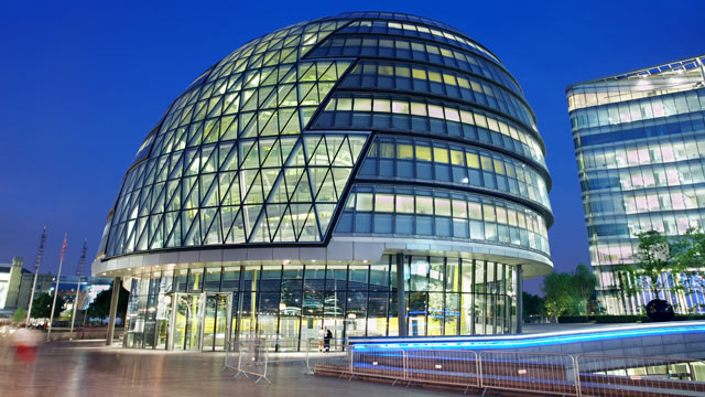 PHOTO: Here are some attractions to see, and others to skip, when visiting London.