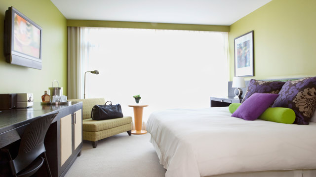 PHOTO: In the wake of Superstorm Sandy, a website matches cancelled marathon hotel rooms with those in need.