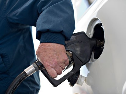 PHOTO: Tips to finding cheaper gas on Memorial Day weekend.