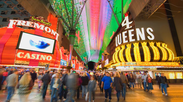 PHOTO: While roughly 70,000 fans will pour into Indianapolis to watch the New York Giants face off against New England Patriots for the Super Bowl, almost five times that many will be heading to Vegas.