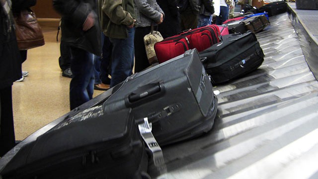 PHOTO: Passengers wait for luggage on a baggage carousel at San Jose International Airport in San Jose, Calif.