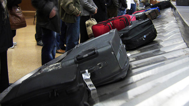 PHOTO: Passengers wait for luggage on a baggage carousel at San Jose International Airport in San Jose, Calif.