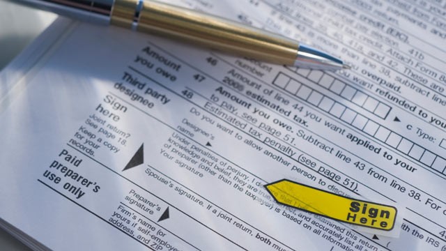 PHOTO: Uncertainty abounds as to whether frequent flyer miles are tax deductible.