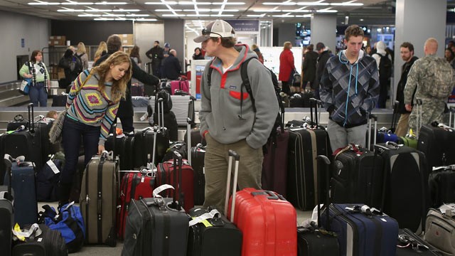 PHOTO: Holiday travelers are seen with their luggage, Dec. 21, 2012.