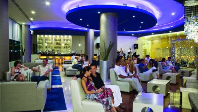 PHOTO: JWoww and mom-to-be Snooki checked into the Beach Palace Resort all inclusive in Cancun on March 15, 2012.