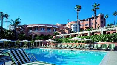 PHOTO: The very pregnant Jessica Simpson was spotted poolside at the Beverly Hills Hotel earlier this month.