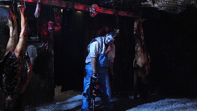 PHOTO: Hard Rock's exclusive nightspot Body English is re-inventing itself into a cavernous dungeon where the VIP booths look like blood-spattered cells and the gorgeous crowds have been replaced by ghouls and Texas Chainsaw tableaux. If you've got teenag