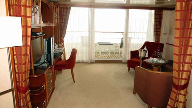 PHOTO: ABC News producer Tom Giusto's spacious cabin aboard the Regent Seven Seas Mariner.