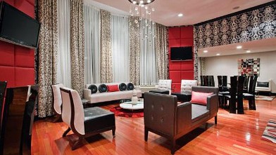 PHOTO: The Holiday Inn Center City is the home of delegates from Illinois during the 2012 Democratic National Convention in Charlotte, N.C.