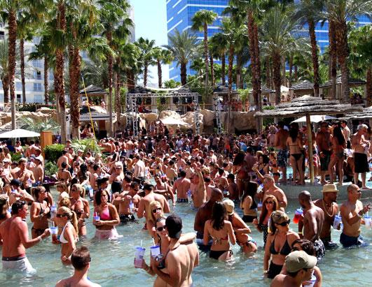 Photos Best Las Vegas Topless And Party Pools Photos Abc News 8665