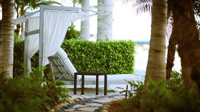 PHOTO: Walkway to the beach at il Lugano Suite Hotel in Fort Lauderdale, Fla.