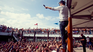 PHOTO Jordan Knight performs on a New Kids on the Block Cruise.
