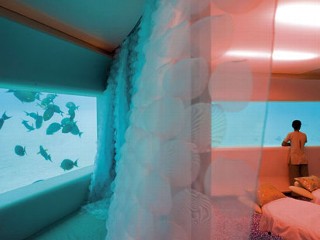 Underwater Spa Lets You Relax With the Fishes