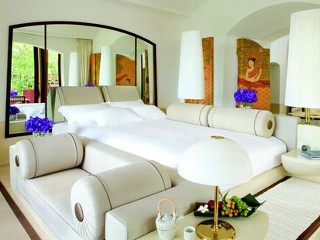 World's Largest Hotel Beds