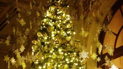 PHOTO: Could anything be more in the Manhattan holiday mix than tea at the Palm Court in the Plaza?