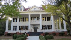 PHOTO: The Twelve Oaks Bed & Breakfast in Covington, Georgia, is one of many bed and breakfasts offering deals to teachers on summer vacation.