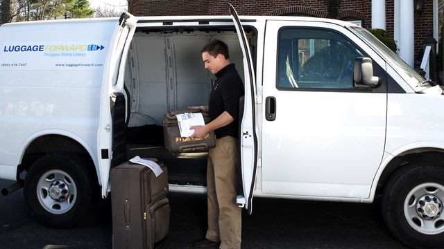 PHOTO: Companies like Luggage Forward will pick up your baggage and drop it off at your destination, offering an alternative to checking in bags at the airport during the busy holiday season.