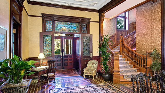 PHOTO: Wentworth Mansion Lobby