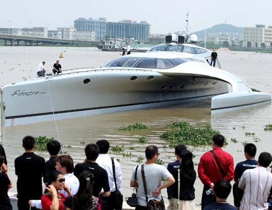 Tiger Woods Puts Yacht Up For Sale