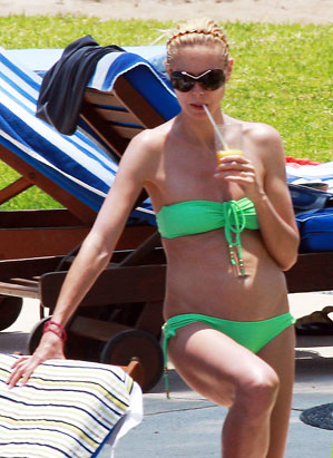 Celebs Relax, Rest on Vacations