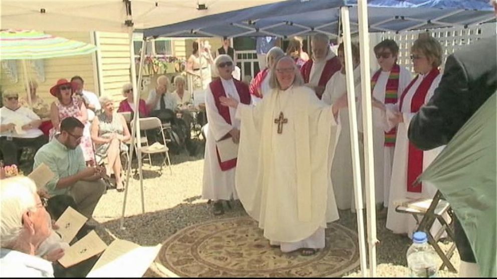 Female Priest Goes Ahead with Ceremony Despite Backlash