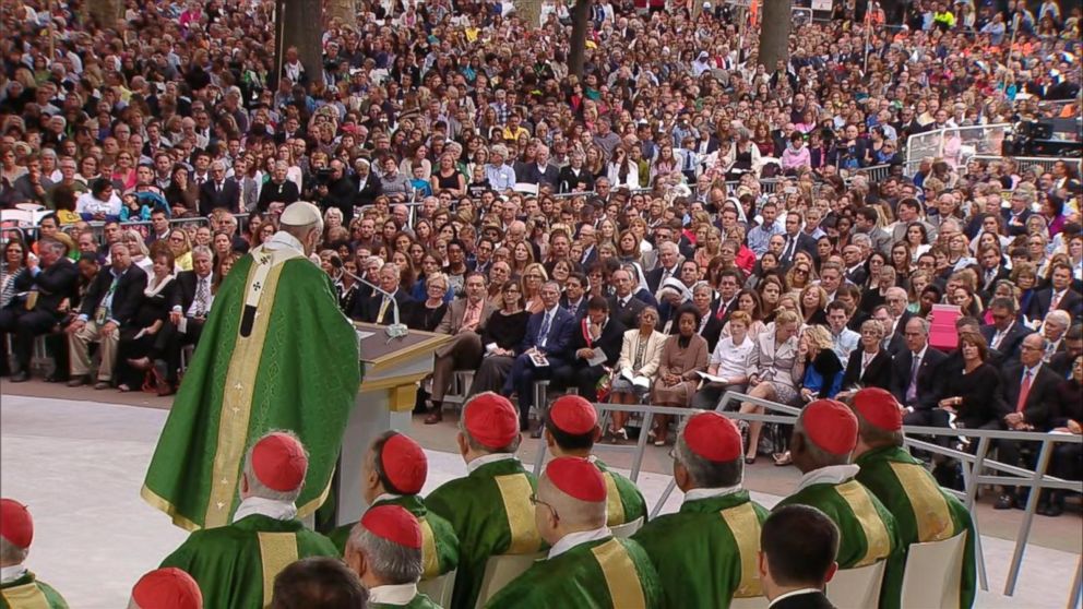 Pope Francis Holds Final Mass On Philadelphia's Benjamin Franklin ...