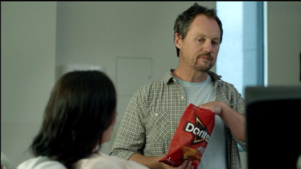 VIDEO: A soon-to-be father brings a bag of chips into the doctors office in this Super Bowl 50 commercial.