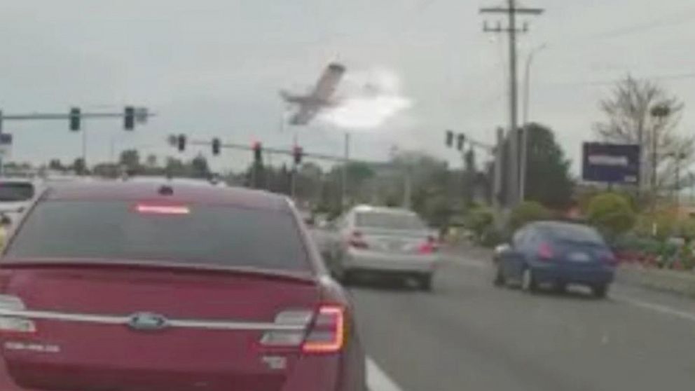 Incredible video captures moment small plane crashes in Washington