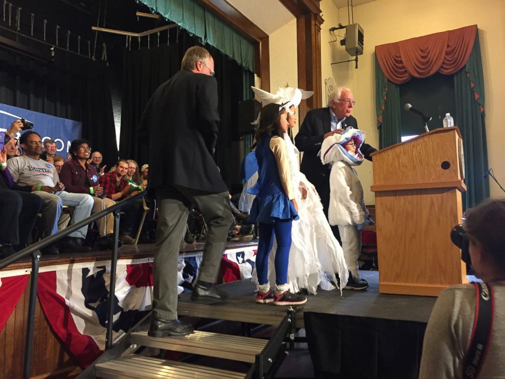 PHOTO: Bernie Sanders grandchildren appear onstage in costume during a town hall meeting in Warner, New Hampshire, Oct. 31, 2015.