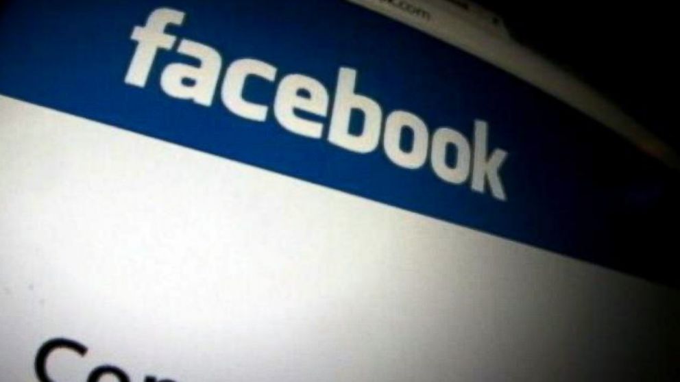 PHOTO: A Minnesota school district has agreed to pay $70,000 to settle a 2012 case involving Facebook posts by former sixth-grader Riley Stratton, now 15 years old.