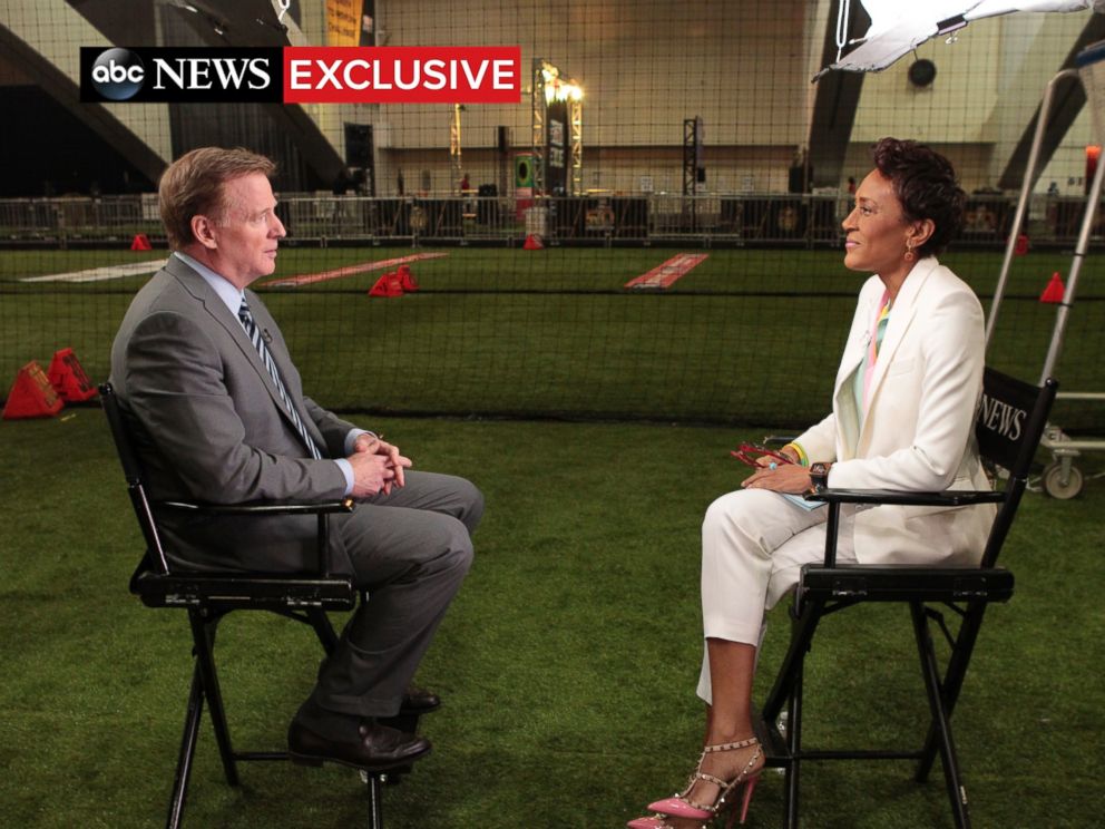 PHOTO: ABC News Robin Roberts interviews NFL commissioner Roger Goodell on Feb. 4, 2016.