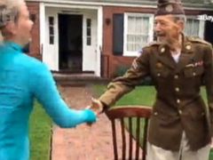 PHOTO: World War II veteran, Joe Bell, shakes hands with runners as they pass his home in San Jose, Calif.