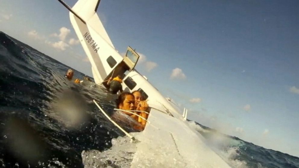 See Terrifying Video of Hawaiian Plane Crash From Inside the Cabin ...