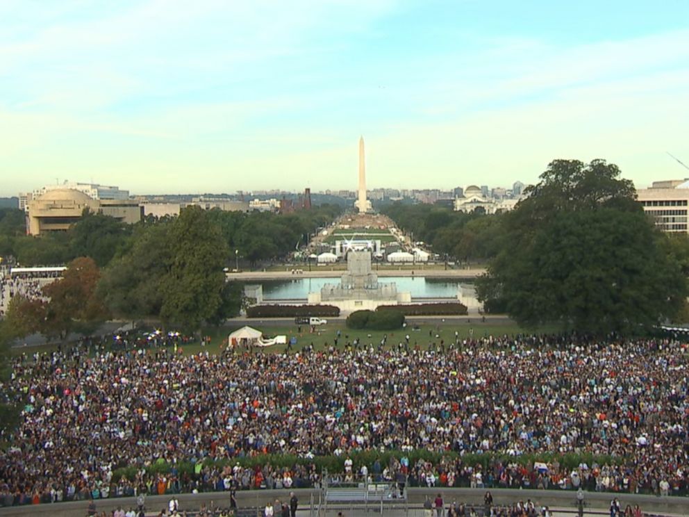 PHOTO: People gather in front of the US Capitol in Washington, DC, Sept. 24, 2015, before Pope Francis addresses a Joint Session of Congress on the third day of his six-day visit to the US.