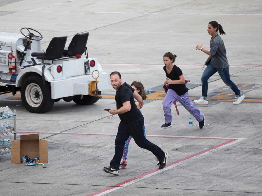 PHOTO: People run on the tarmac at Fort Lauderdale-??Hollywood International Airport, Jan. 6, 2017, in Fort Lauderdale, Flordia, after a shooter opened fire inside a terminal of the airport.