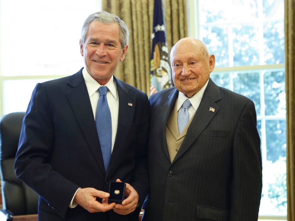 PHOTO: Then-President George W. Bush presents the Lifetime Presidents Volunteer Service Award to Chick fil-A Inc. founder S. Truett Cathy, April 15, 2008.