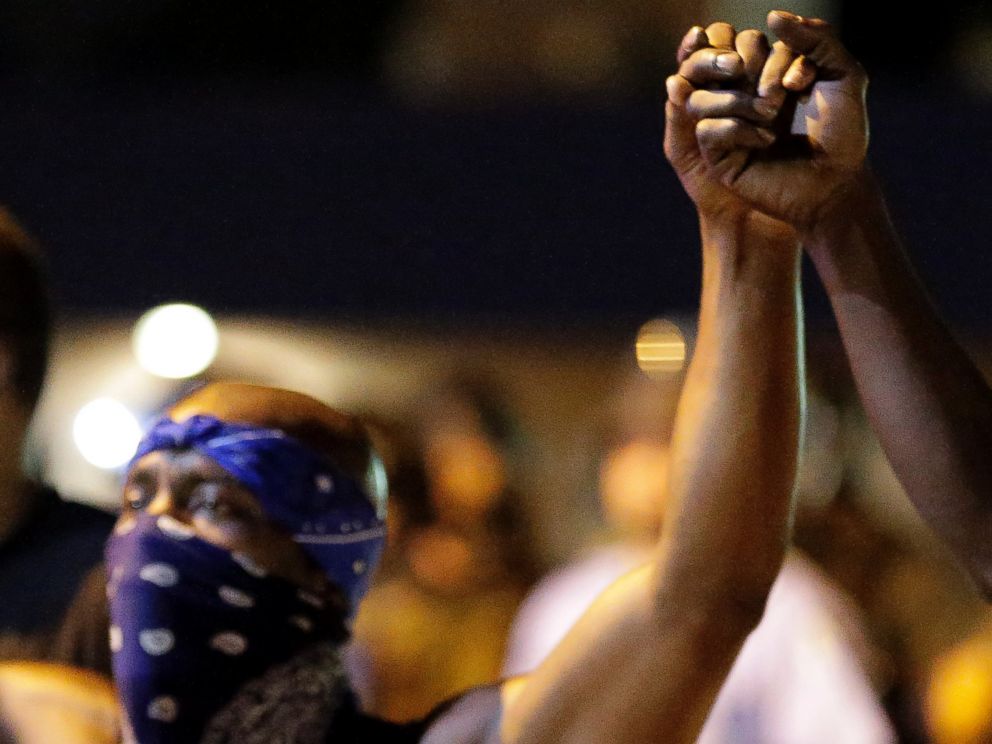 PHOTO: Protesters join hands during a protest in Ferguson, Mo., Aug. 20, 2014.