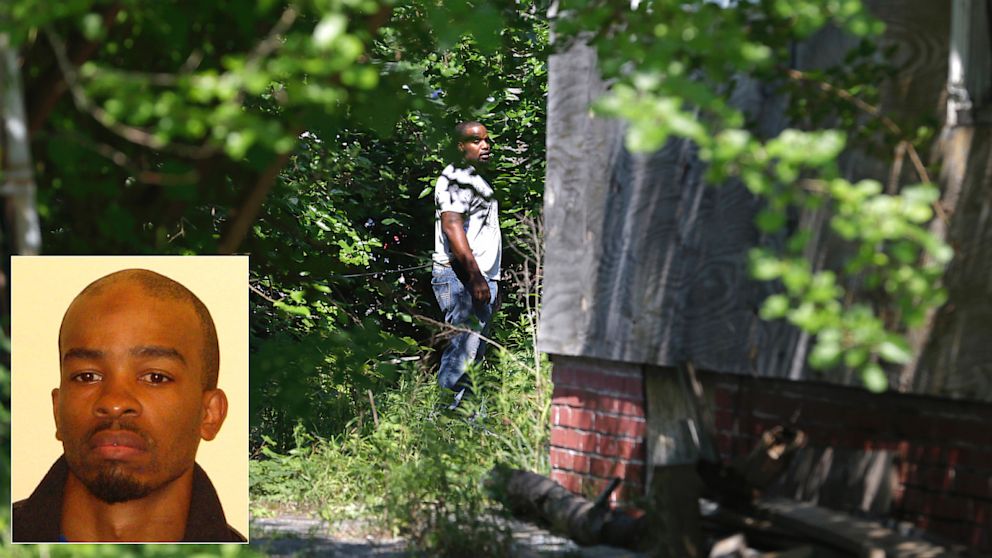 PHOTO: Cleveland police investigate Ohio serial killer