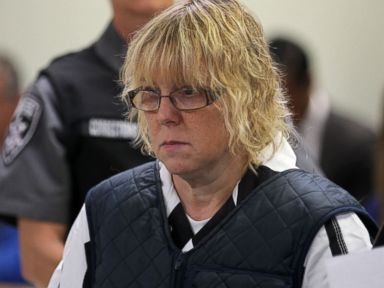 Prison Worker Pleads Guilty to Aiding NY Escapees