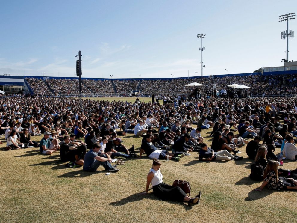 PHOTO: The crowd listens during a memorial service at Harder Stadium on the campus of University of California, Santa Barbara, May 27, 2014.