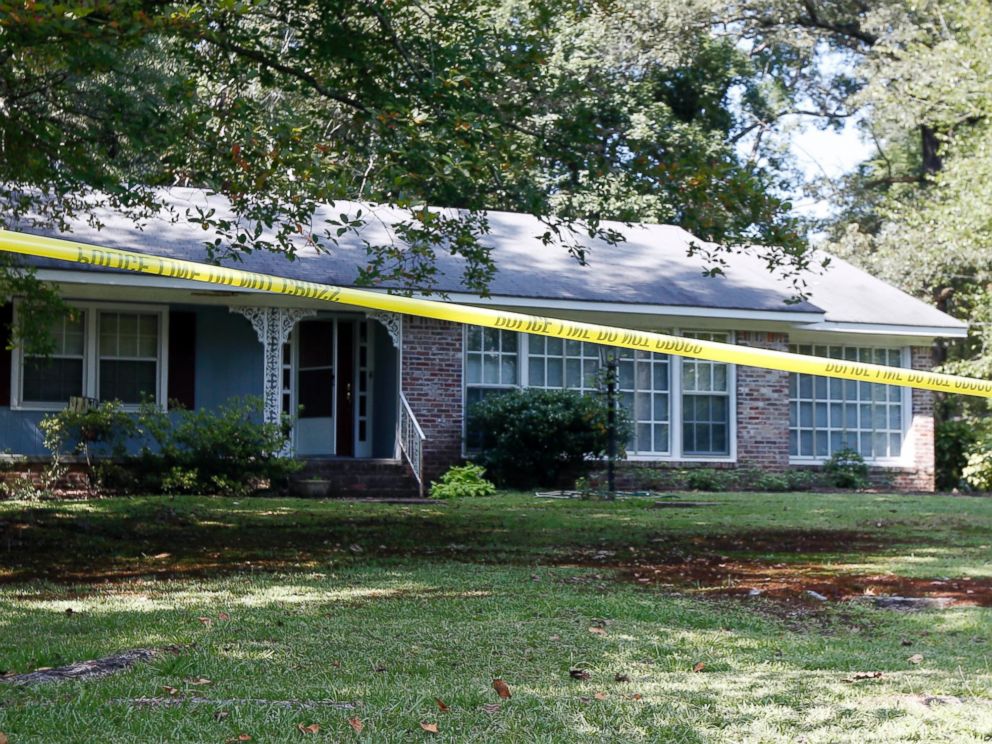 PHOTO: Police crime scene tape surrounds the residence of two Catholic nuns who worked as nurses and helped the poor in rural Mississippi, and were found slain in their Durant, Miss., home on Aug. 25, 2016. 