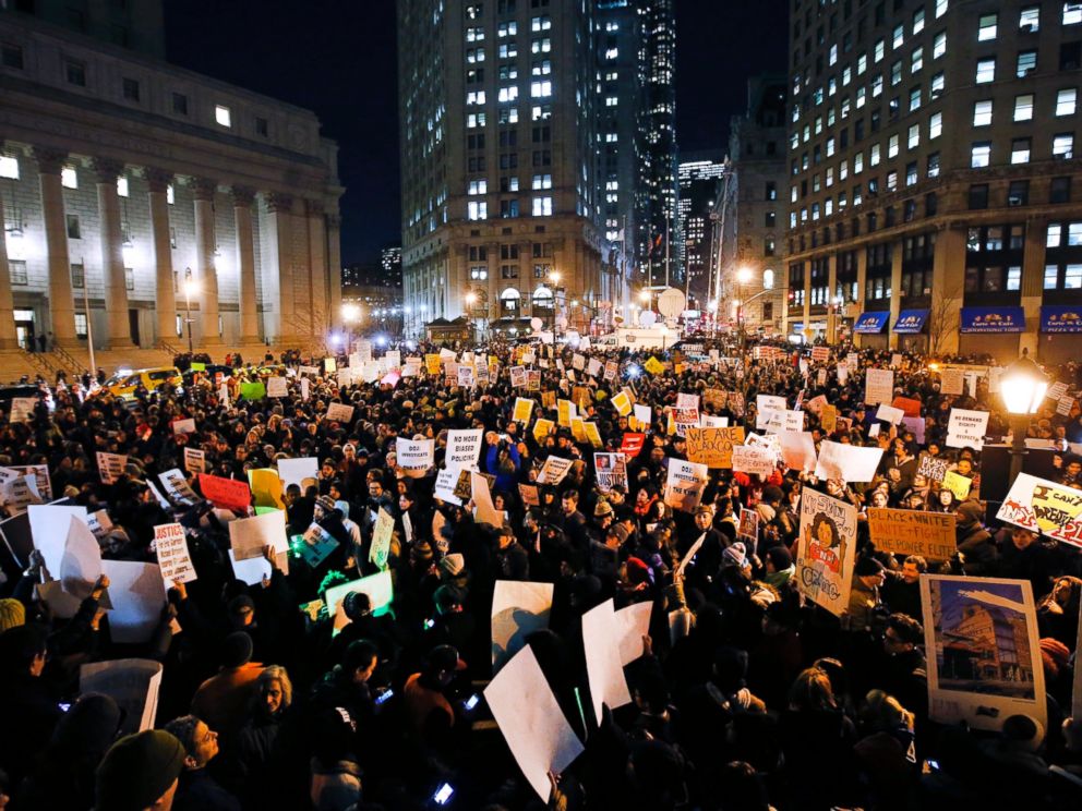 PHOTO: Protesters rally against a grand jurys decision not to indict the police officer involved in the death of Eric Garner in Foley Square, Dec. 4, 2014, in New York.