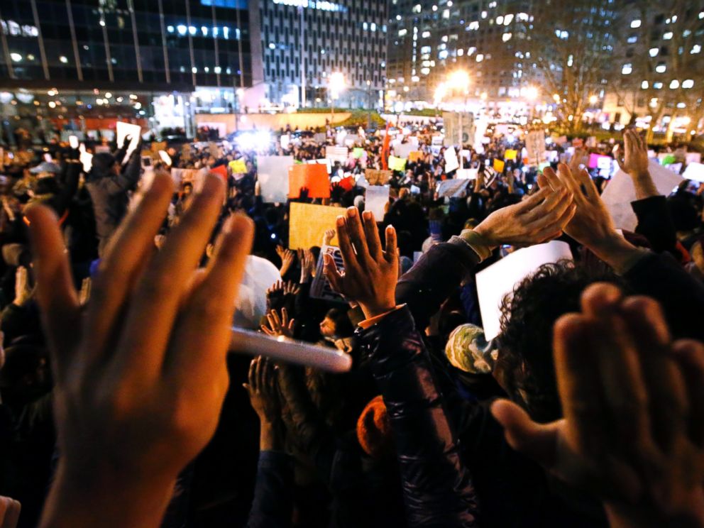 PHOTO: Protesters rally against a grand jurys decision not to indict the police officer involved in the death of Eric Garner in Foley Square, Dec. 4, 2014, in New York.