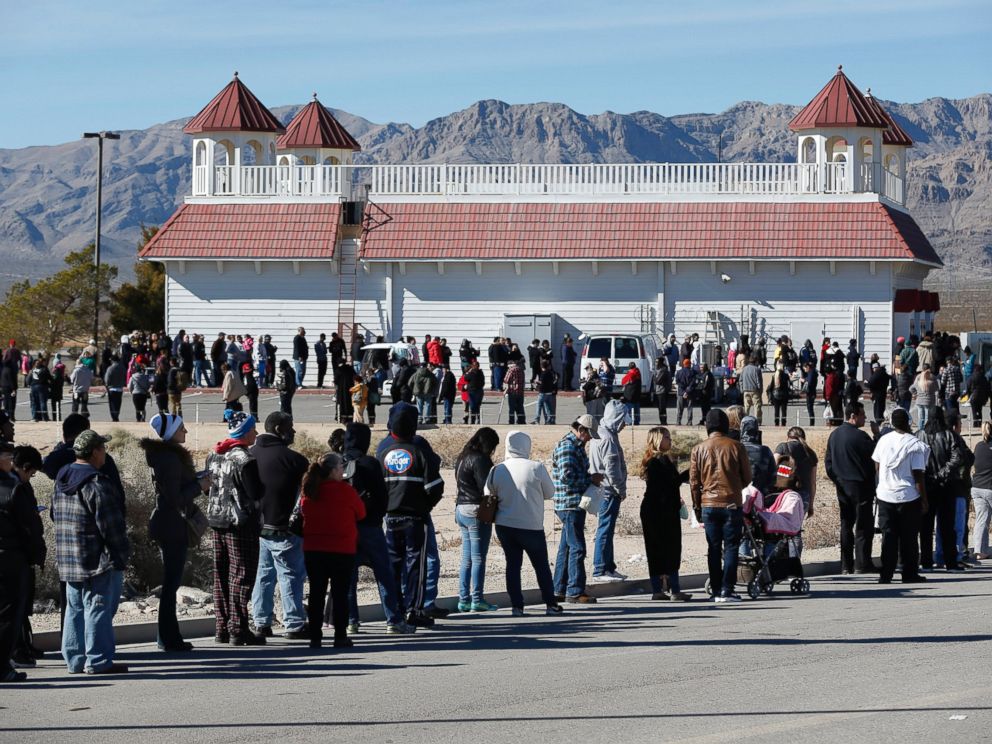 PHOTO:Patrons line up to buy Powerball lottery tickets outside the Primm Valley Casino Resorts Lotto Store just inside the California border, Jan. 12, 2016.