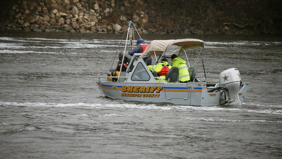 PHOTO: Authorities search the Mississippi River in Minneapolis, April 27, 2014, after a report of a vehicle going into the water and sinking. Treacherous currents and heavy rain hampered the search for the car.