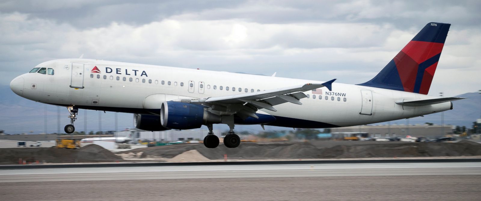 Delta Plane Mistakenly Lands at South Dakota Air Force Base - ABC News