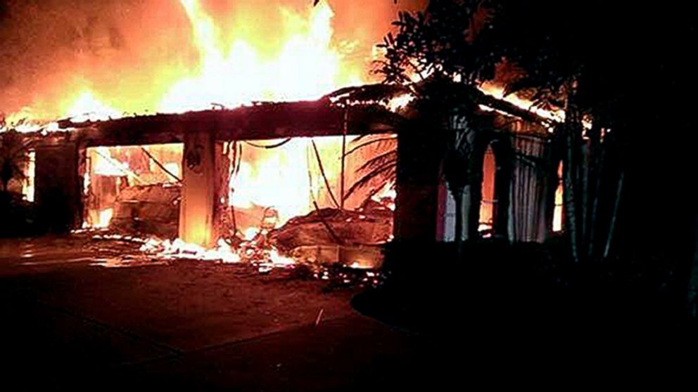 PHOTO: Flames destroy a mansion owned by former tennis star James Blake, May 7, 2014, in a gated community in Tampa, Fla.
