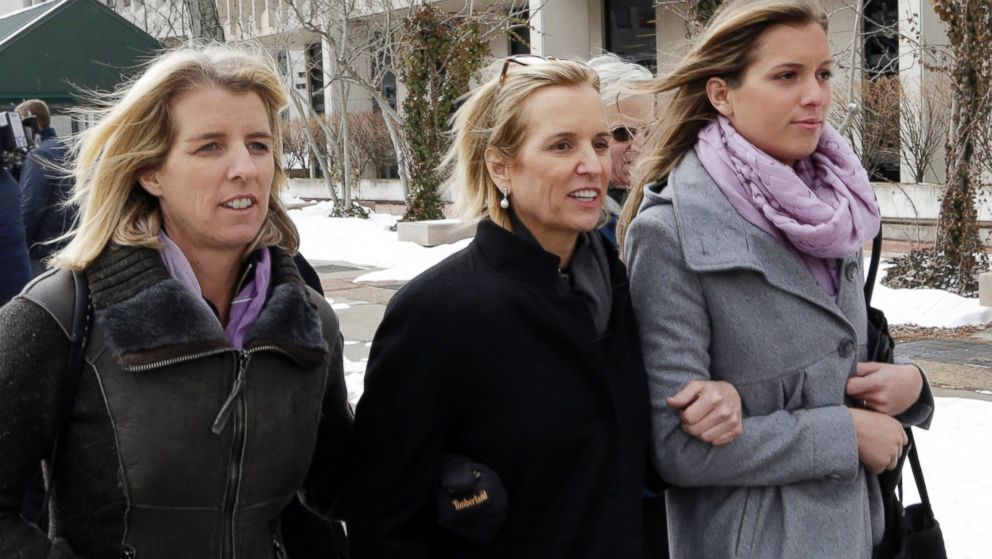 PHOTO: Kerry Kennedy, center, leaves Westchester County courthouse with family, Feb. 26, 2014, in White Plains, N.Y.