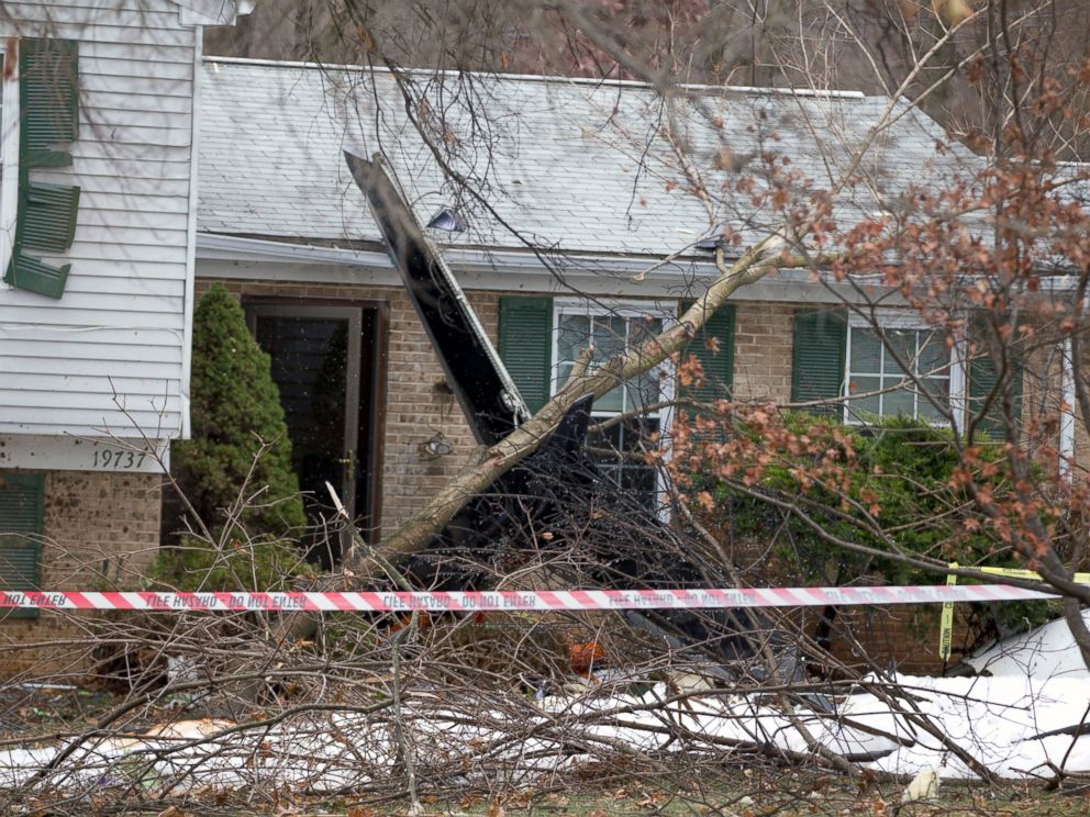 PHOTO: The wreckage of a small plane that crashed into a house in Gaithersburg, Md., Dec. 8, 2014.